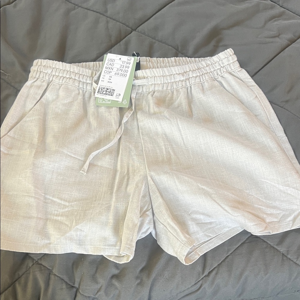 H&M Cream Women's Shorts